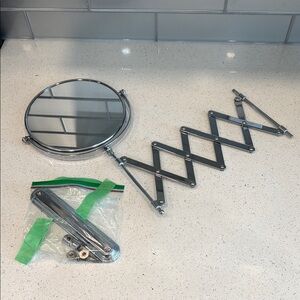 🏴 Wall-Mounted Extendable Mirror with magnification mirror